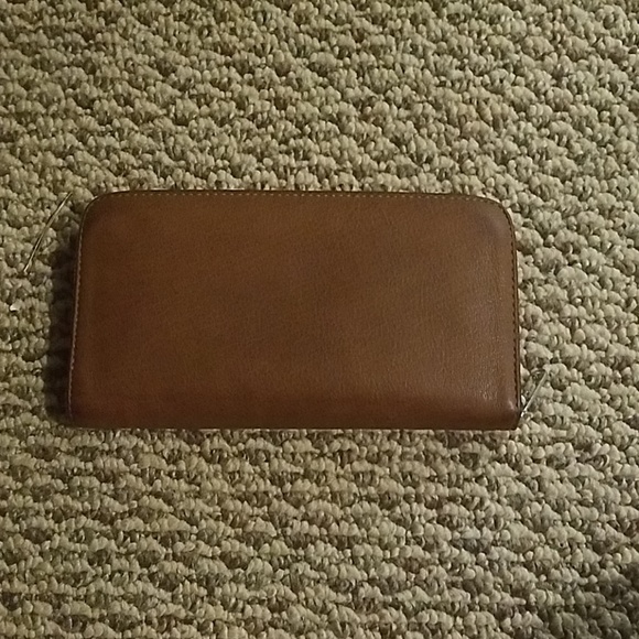Micheal Kors Wallet - Picture 2 of 6